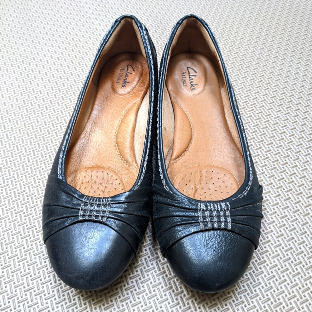 Clarks leather flats